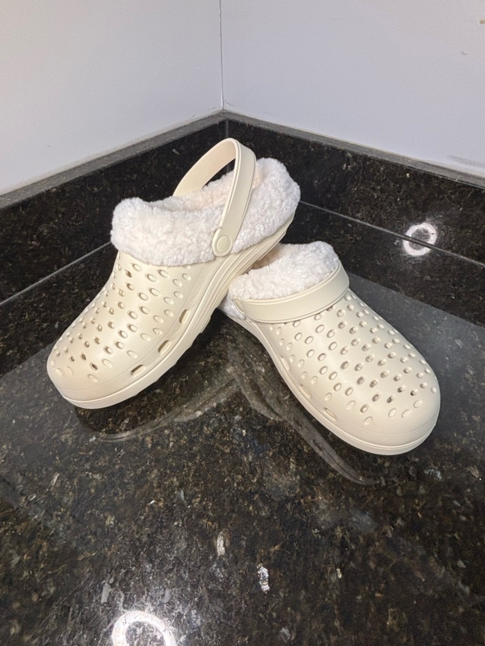 REVITALIGN NIB Cozy Cream Fleece-Lined Slip-On Clogs-10W
